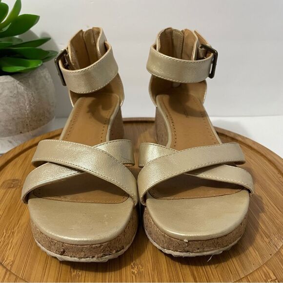 Adrienne Vittadini Cortz Gold Platform Sandal Chunky Metallic Wedge Size 10 - Picture 3 of 9